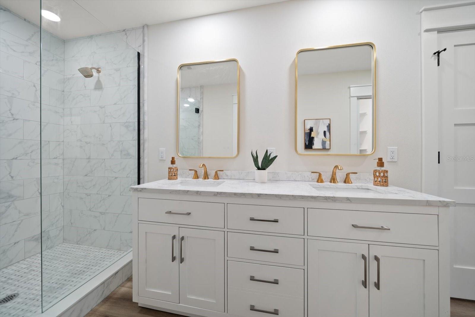 BELLEAIR ESTATES - Residential