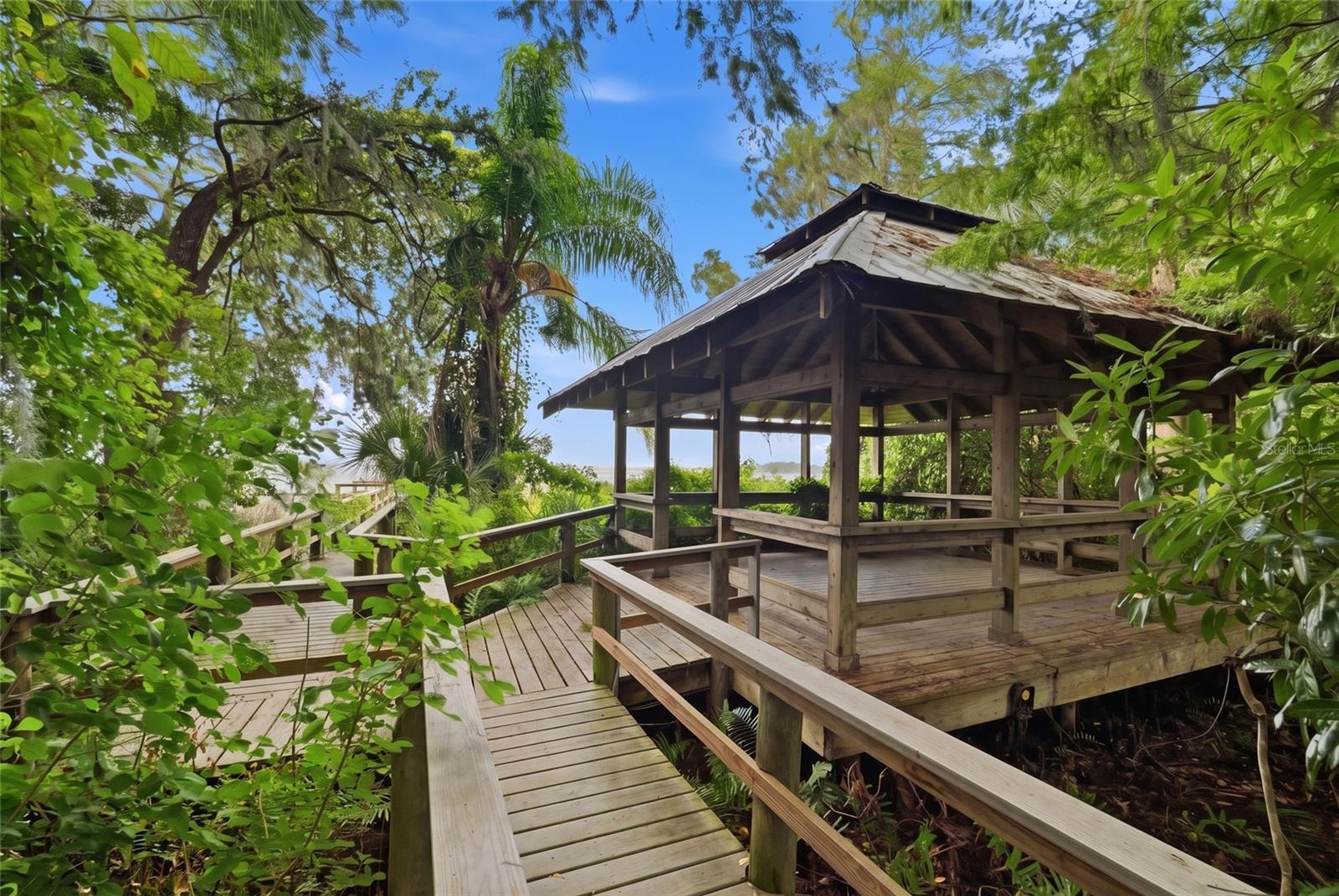 LAKEPLACE - Land