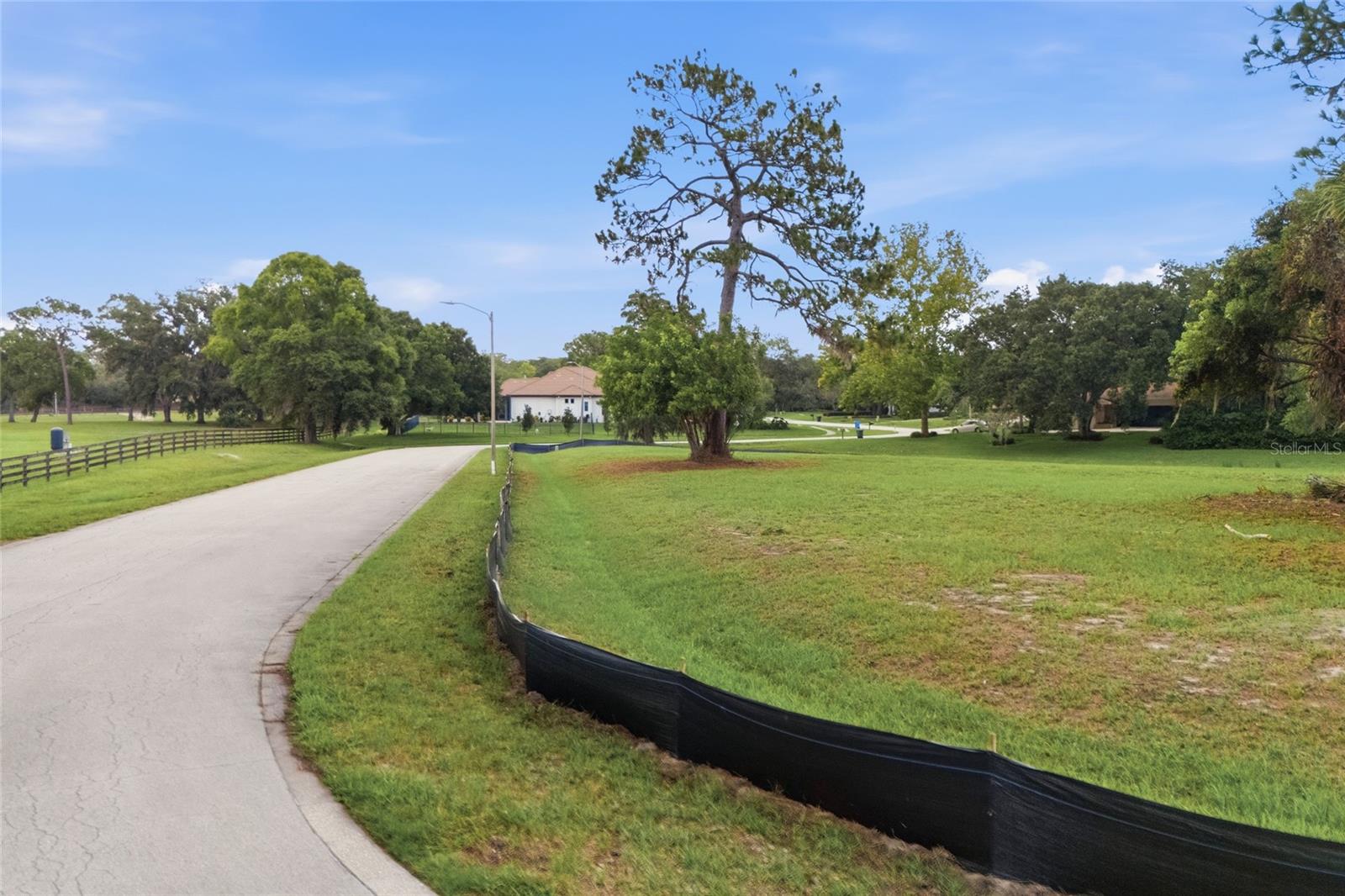 LAKEPLACE - Land