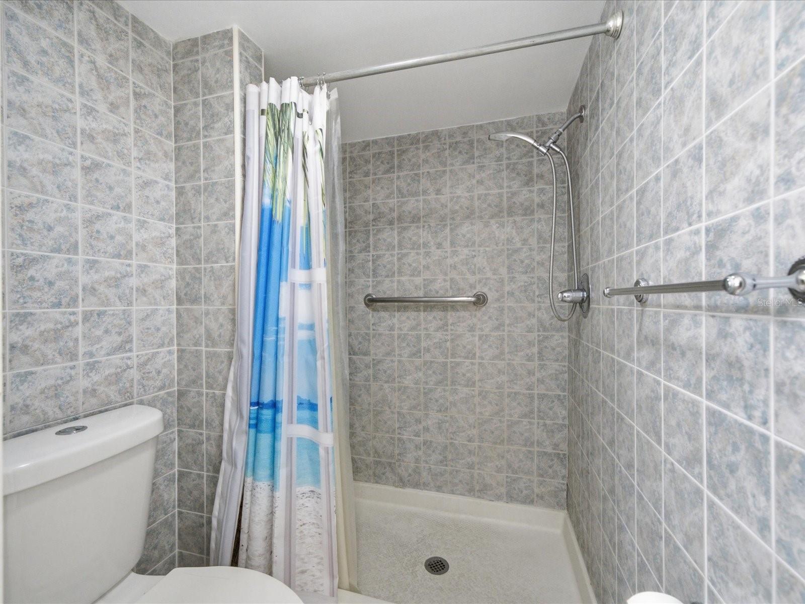 HILLSIDE CONDO - Residential