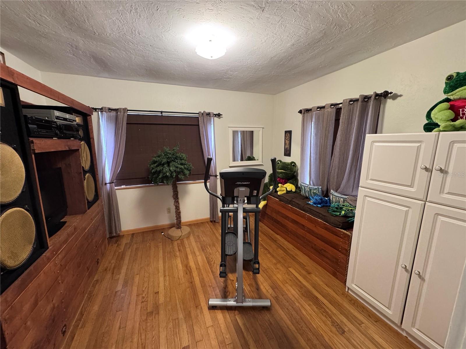 GOLDEN AGE VILLAS - Commercial Sale