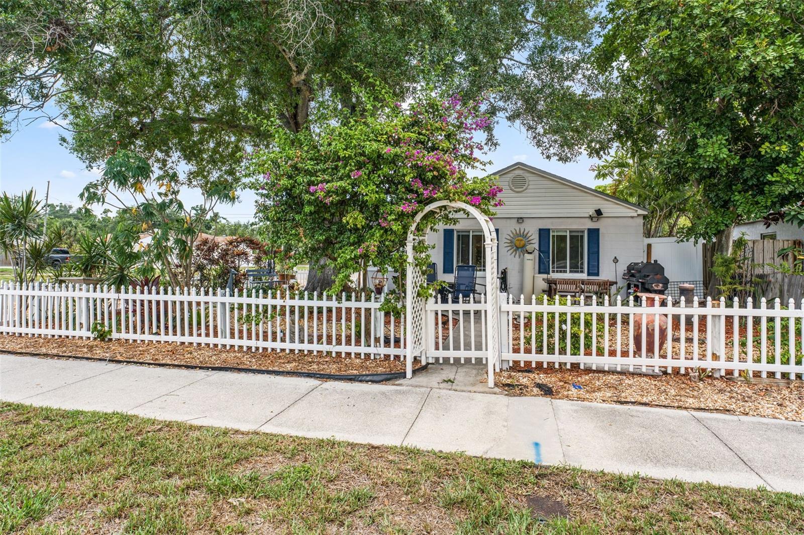 KENILWORTH - Residential