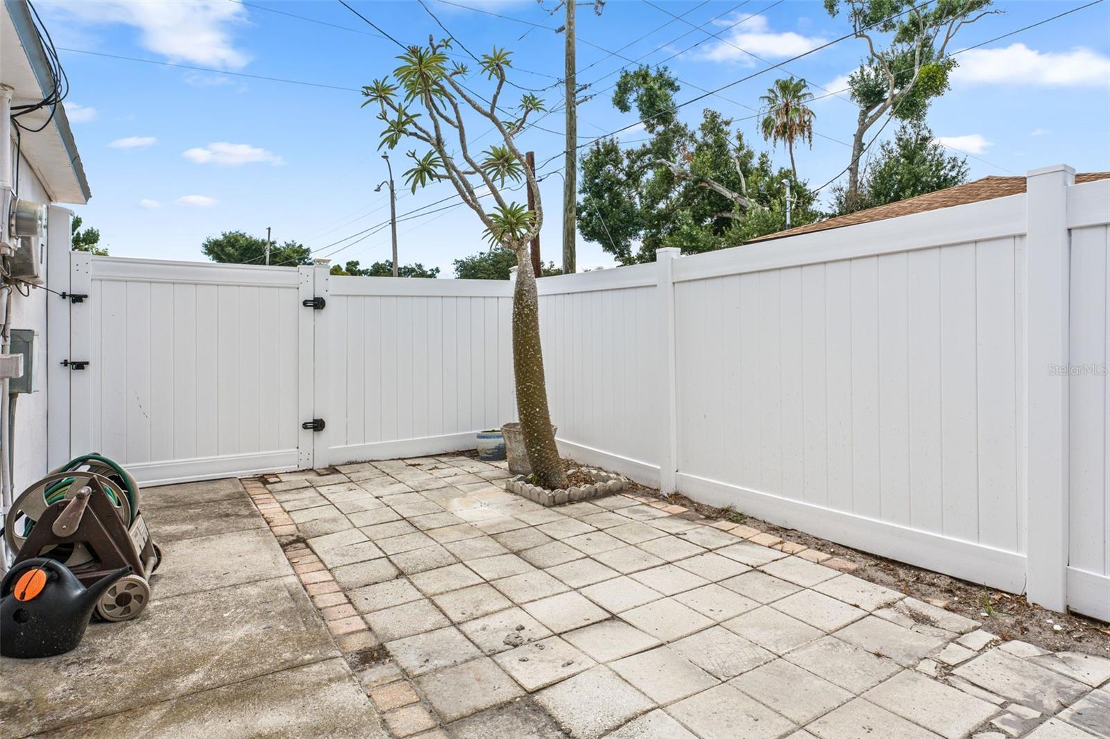 KENILWORTH - Residential