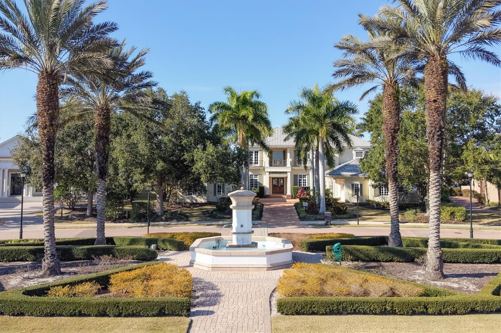 LAKE CLUB - Residential