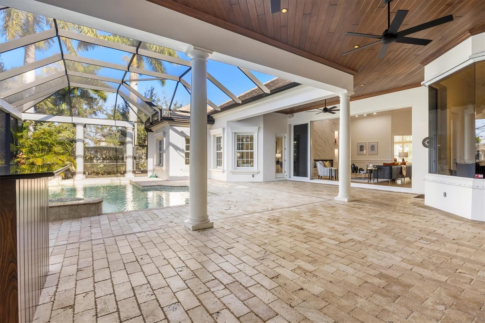 LAKE CLUB - Residential