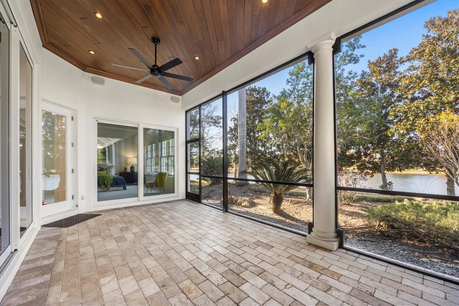 LAKE CLUB - Residential