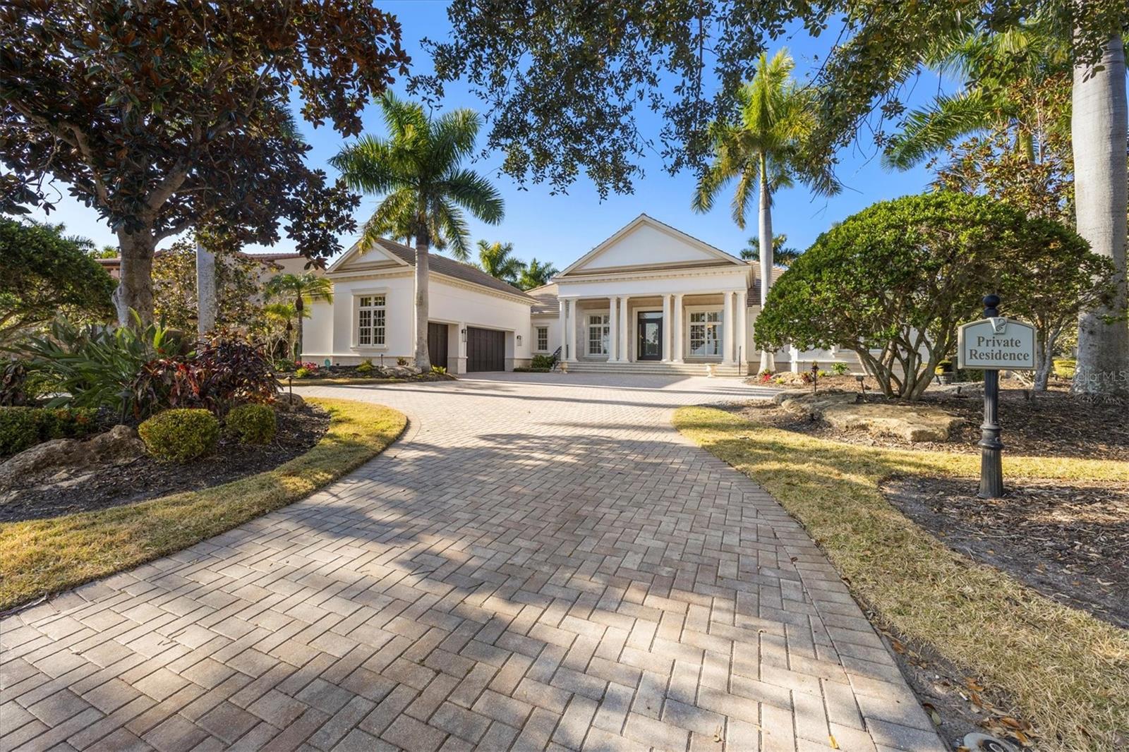 LAKE CLUB - Residential