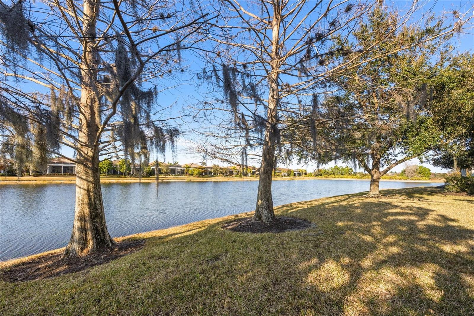 LAKE CLUB - Residential