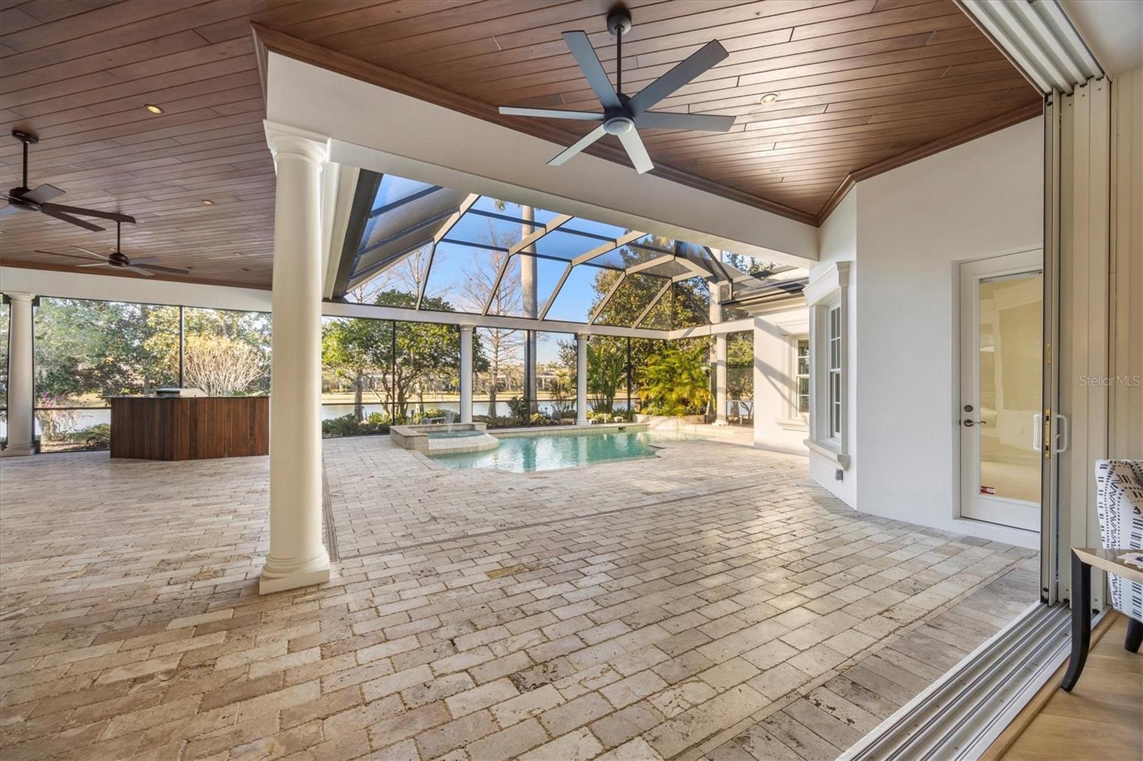 LAKE CLUB - Residential