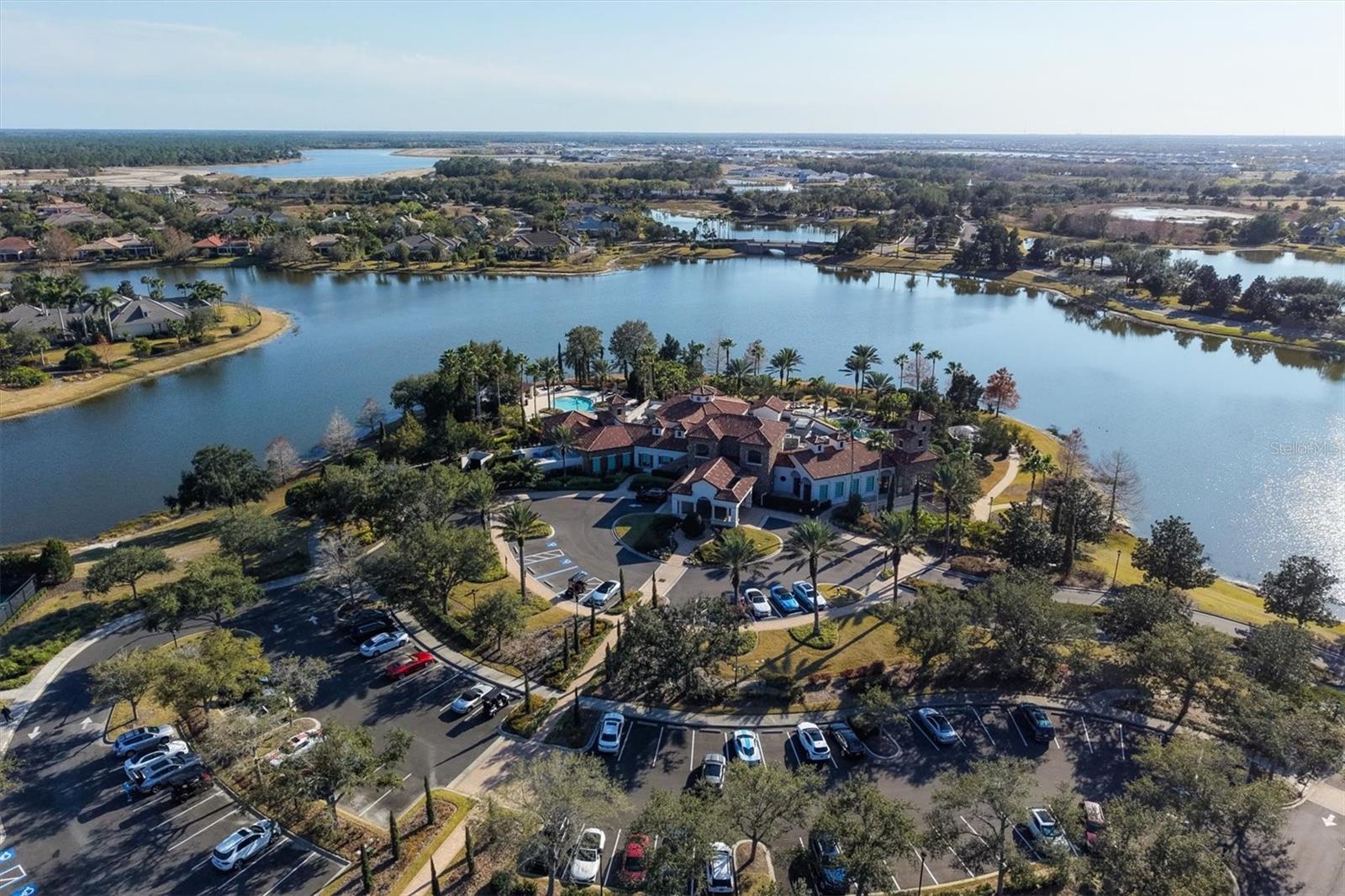 LAKE CLUB - Residential