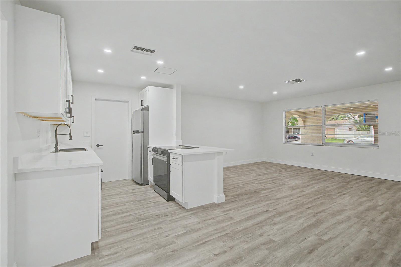 BEVERLY HILLS UNIT 06 - Residential