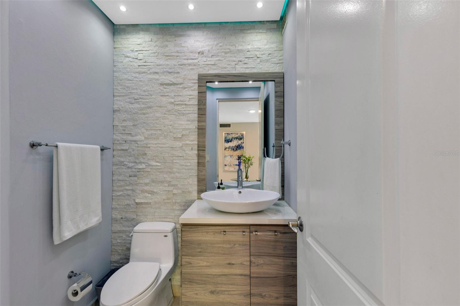 COND TREASURE POINT - Residential