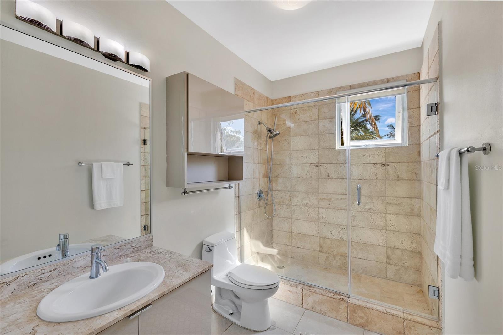 COND TREASURE POINT - Residential