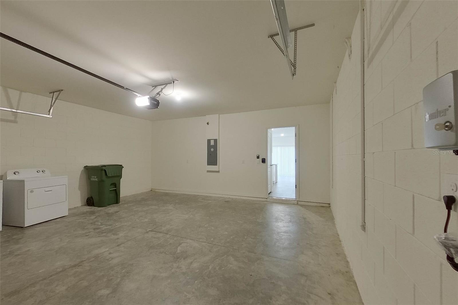 LAKE GRIFFIN RESERVE - Residential Lease