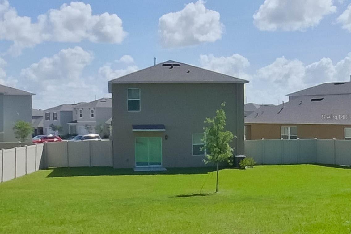 LAKE GRIFFIN RESERVE - Residential Lease