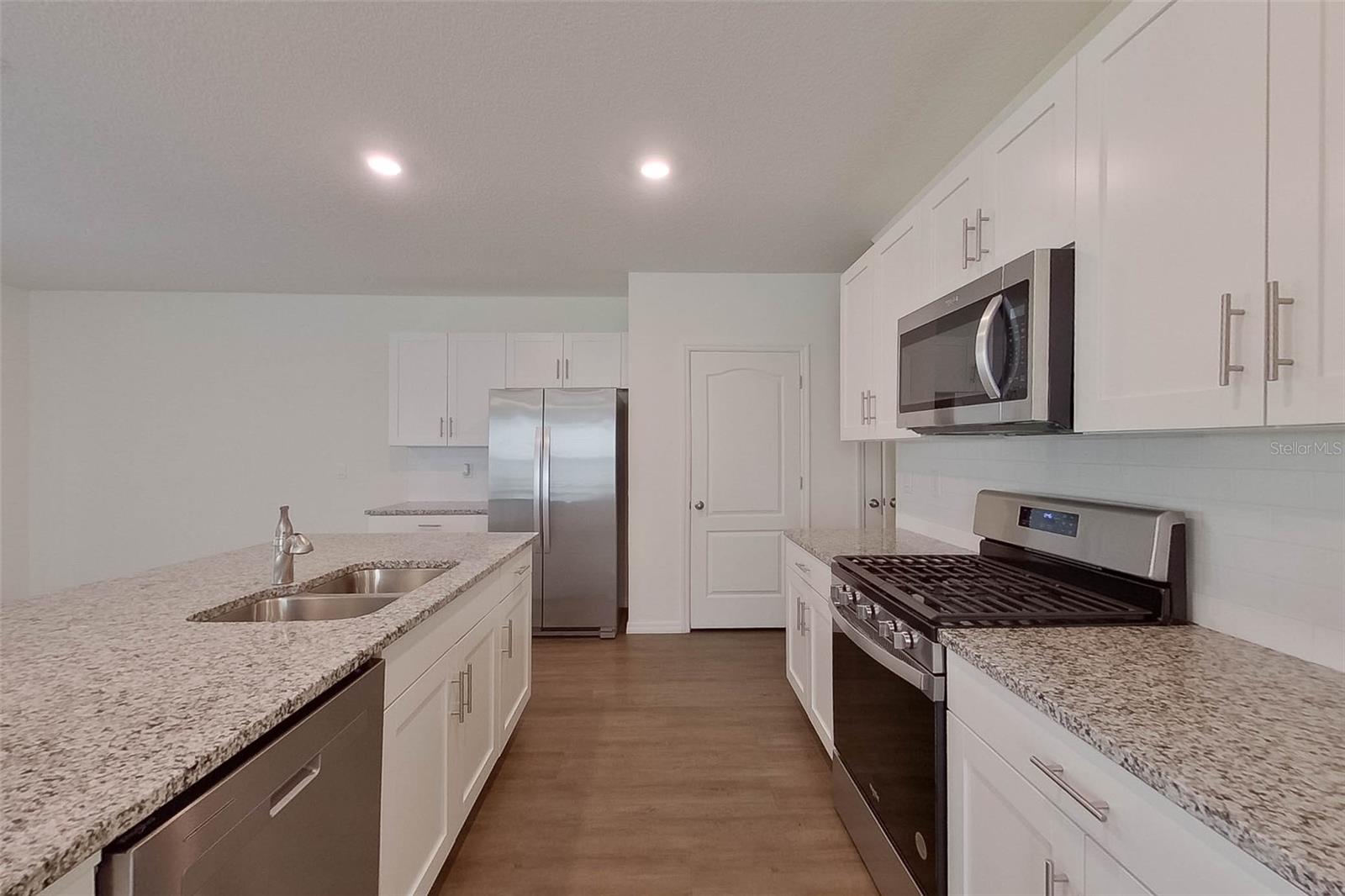 LAKE GRIFFIN RESERVE - Residential Lease