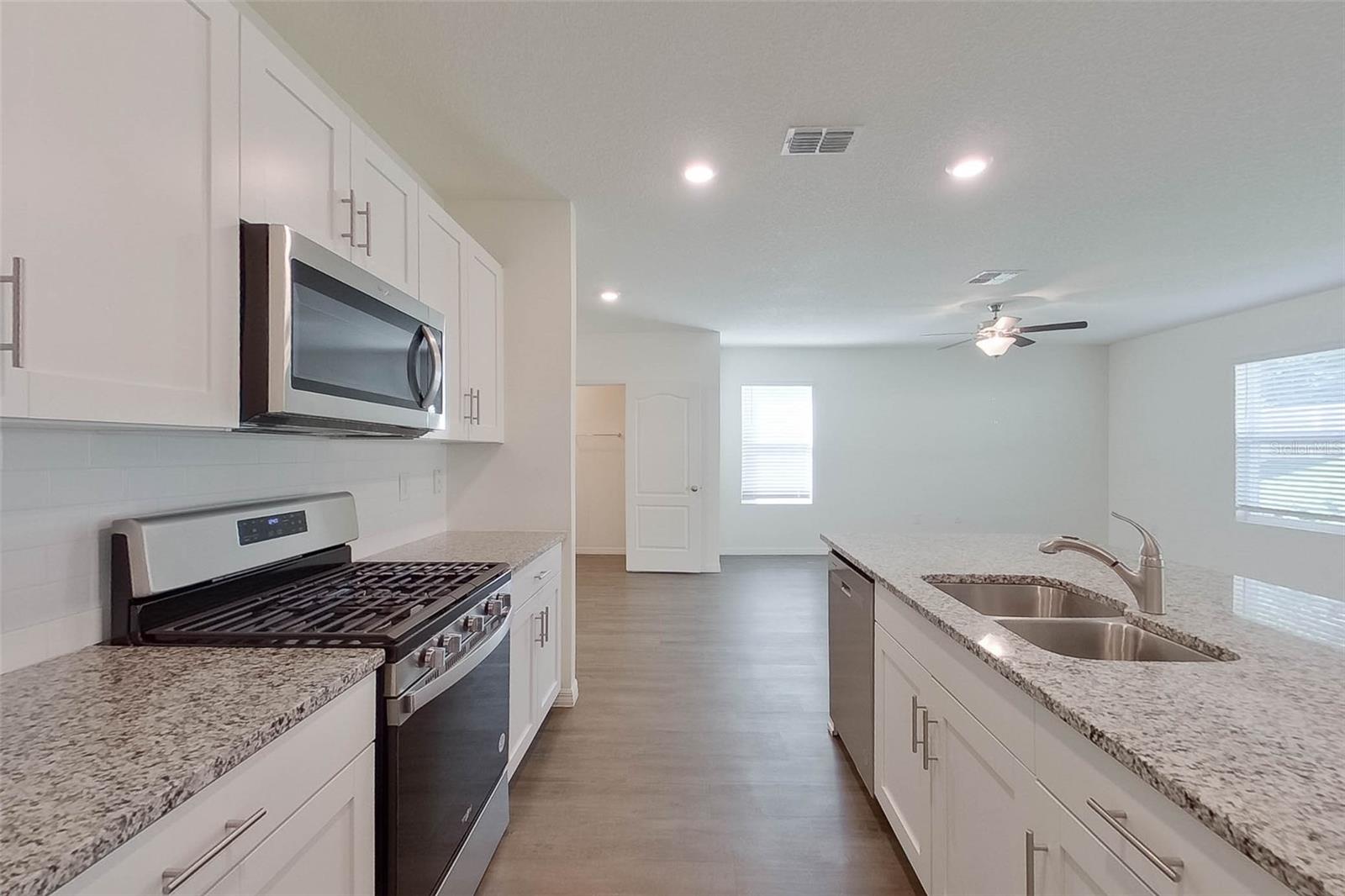 LAKE GRIFFIN RESERVE - Residential Lease