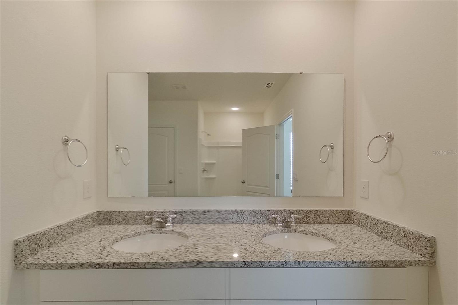LAKE GRIFFIN RESERVE - Residential Lease