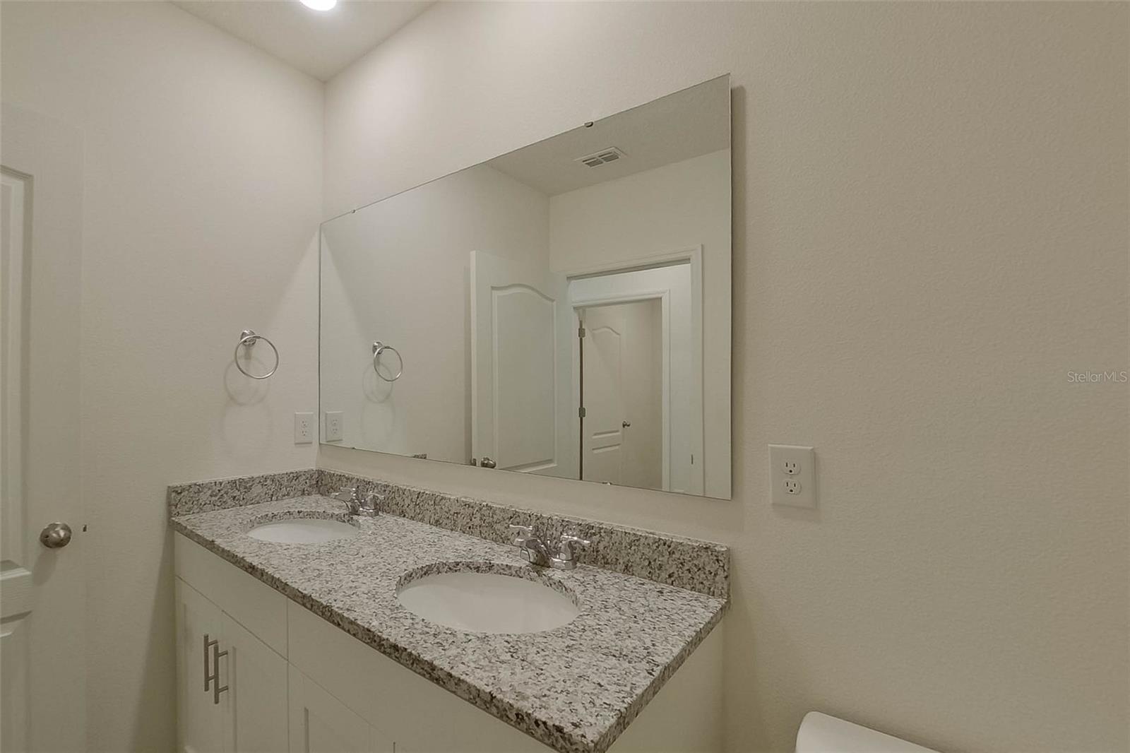 LAKE GRIFFIN RESERVE - Residential Lease