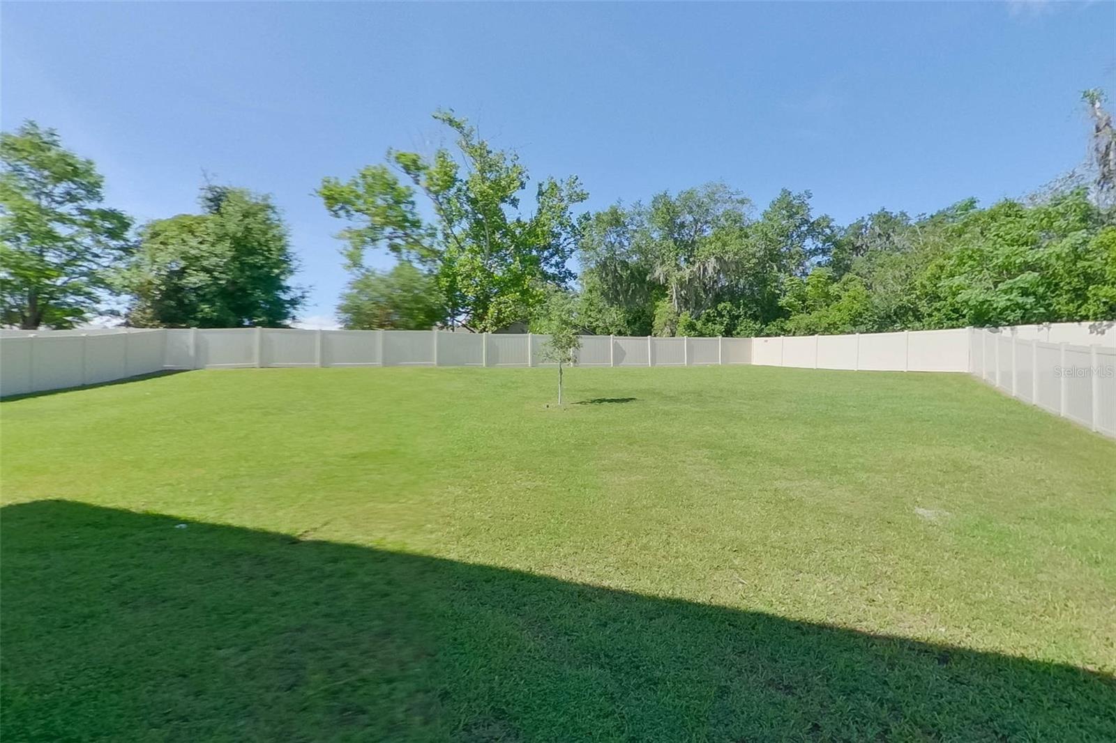 LAKE GRIFFIN RESERVE - Residential Lease