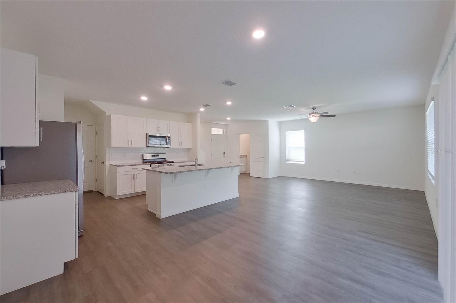 LAKE GRIFFIN RESERVE - Residential Lease