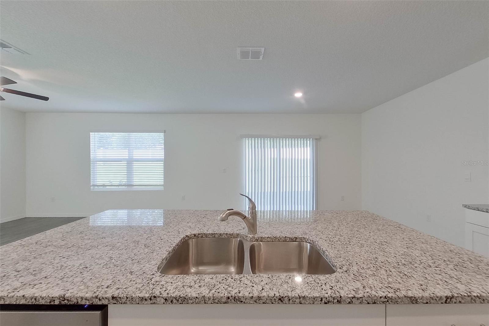 LAKE GRIFFIN RESERVE - Residential Lease