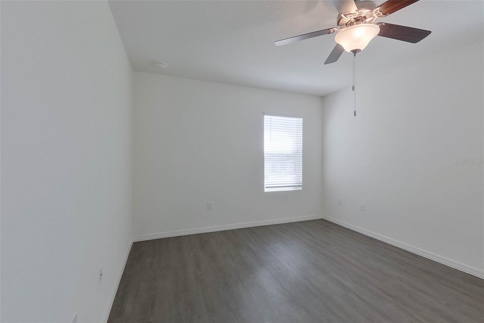 LAKE GRIFFIN RESERVE - Residential Lease