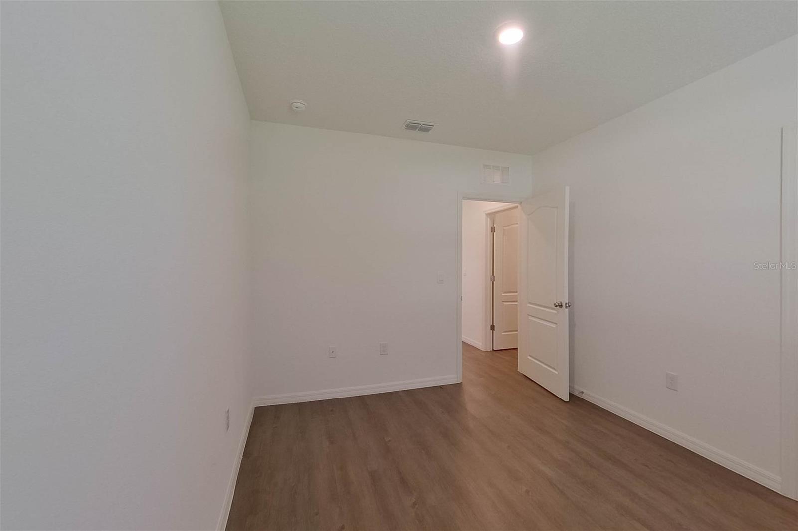 LAKE GRIFFIN RESERVE - Residential Lease
