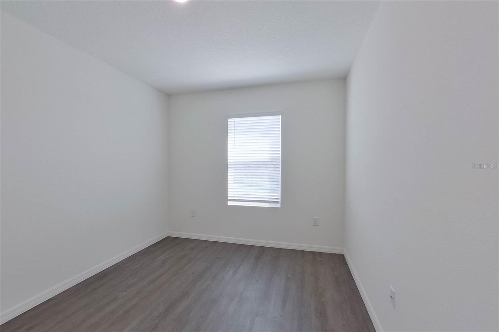 LAKE GRIFFIN RESERVE - Residential Lease