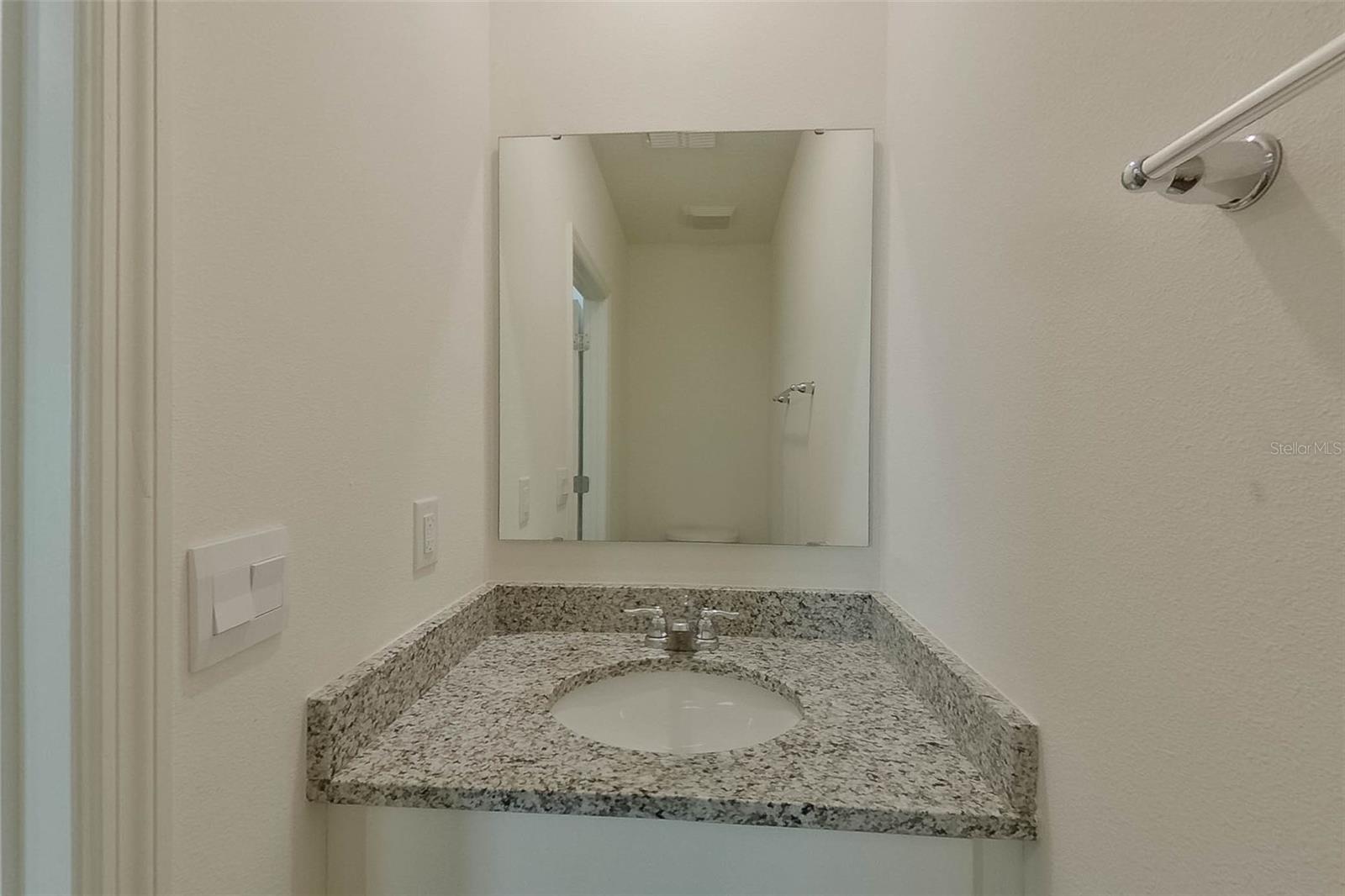 LAKE GRIFFIN RESERVE - Residential Lease