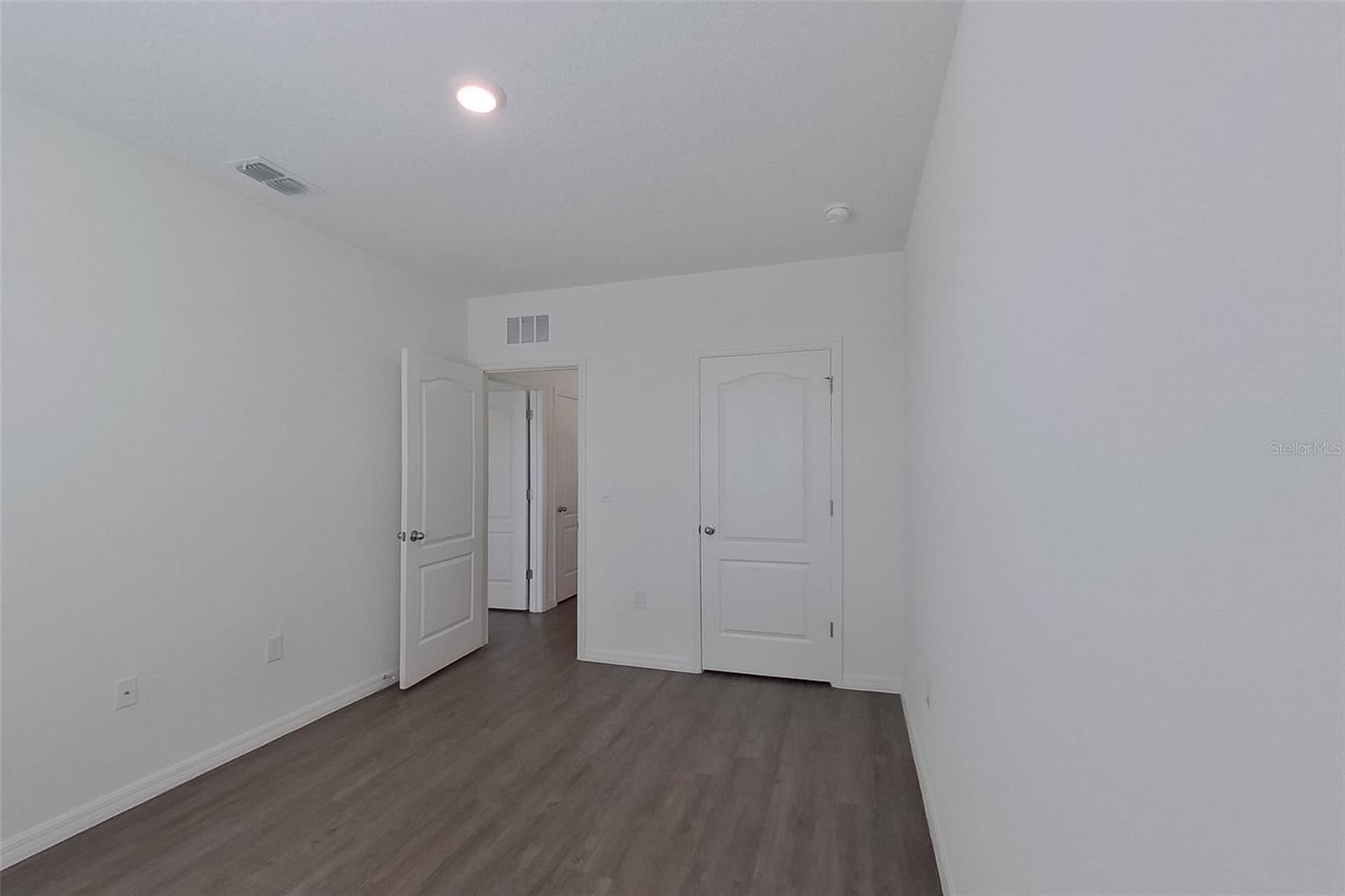 LAKE GRIFFIN RESERVE - Residential Lease