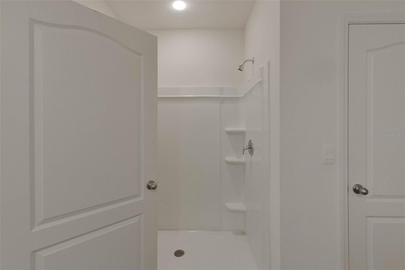 LAKE GRIFFIN RESERVE - Residential Lease