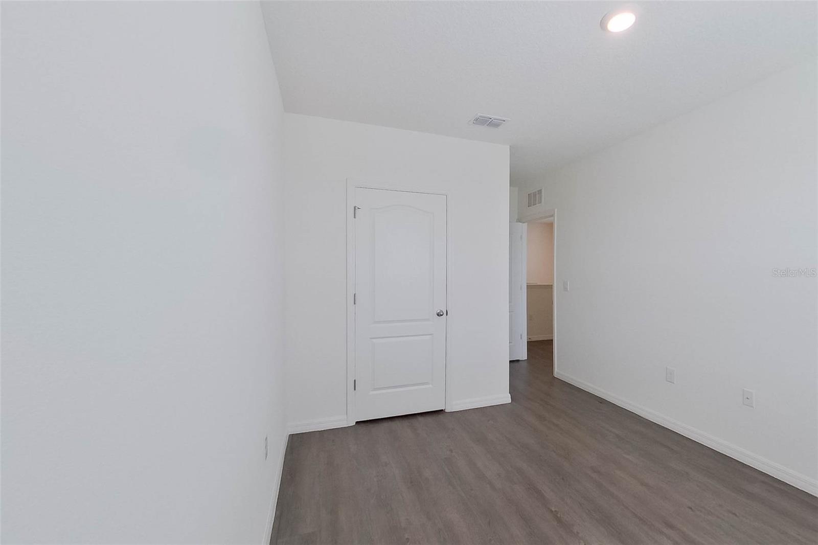 LAKE GRIFFIN RESERVE - Residential Lease