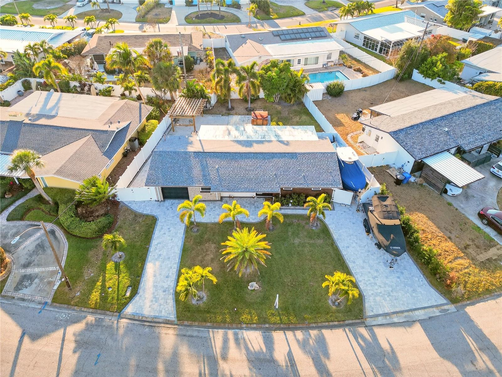 MAXIMO MOORINGS - Residential
