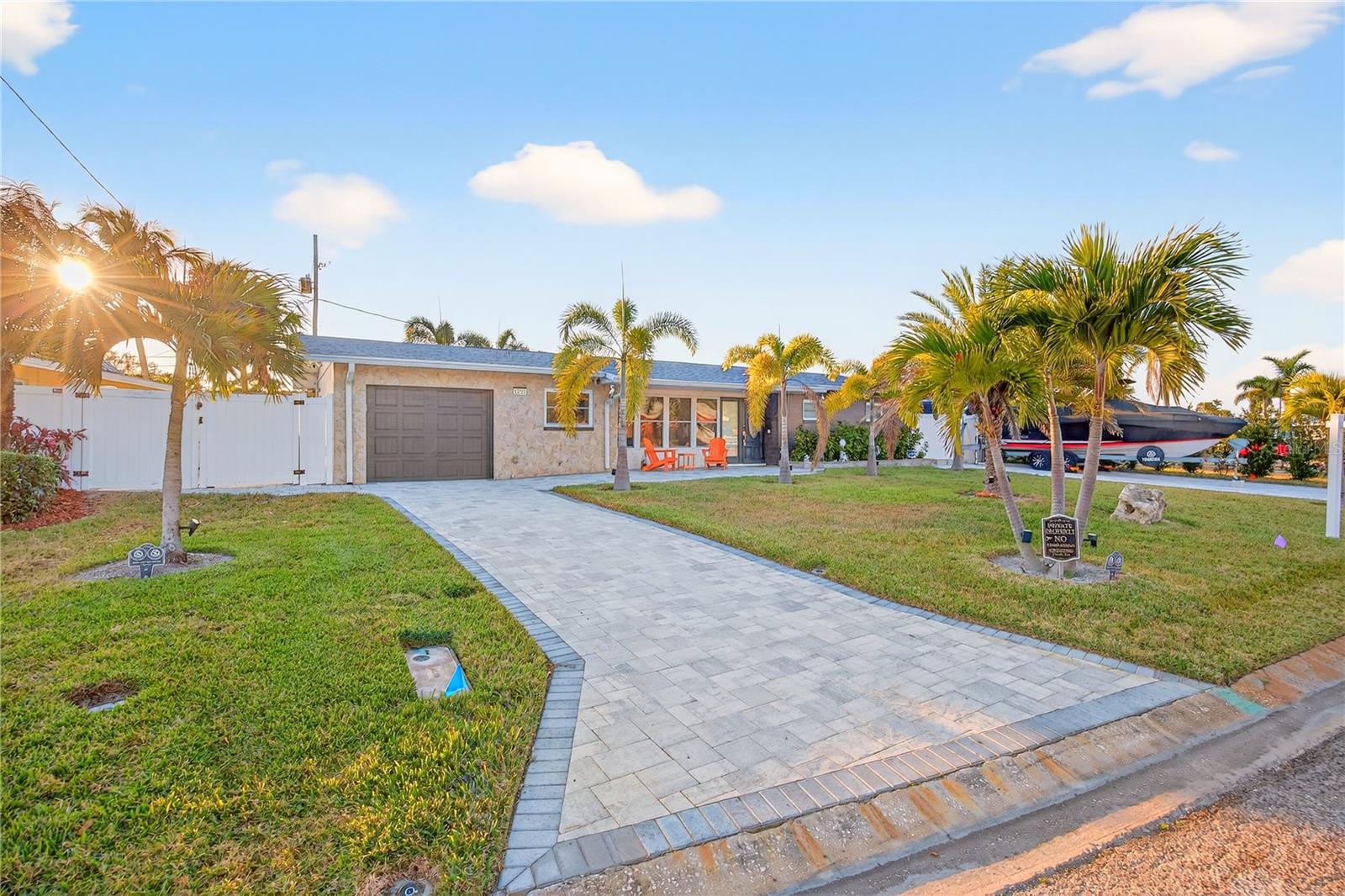 MAXIMO MOORINGS - Residential