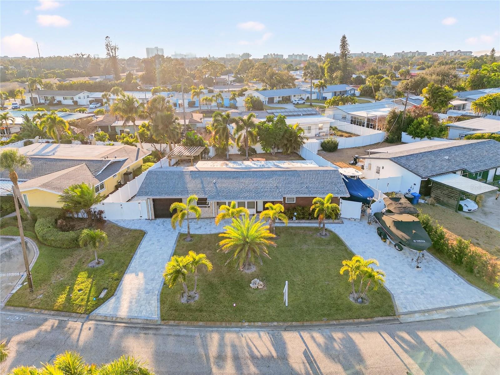 MAXIMO MOORINGS - Residential
