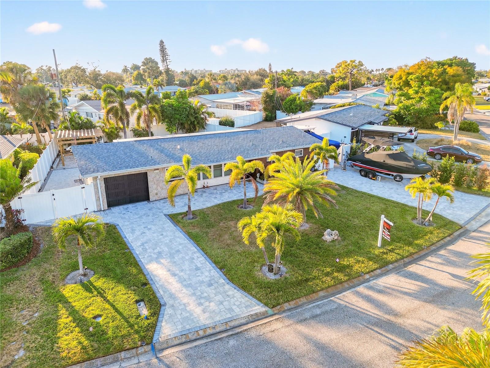 MAXIMO MOORINGS - Residential