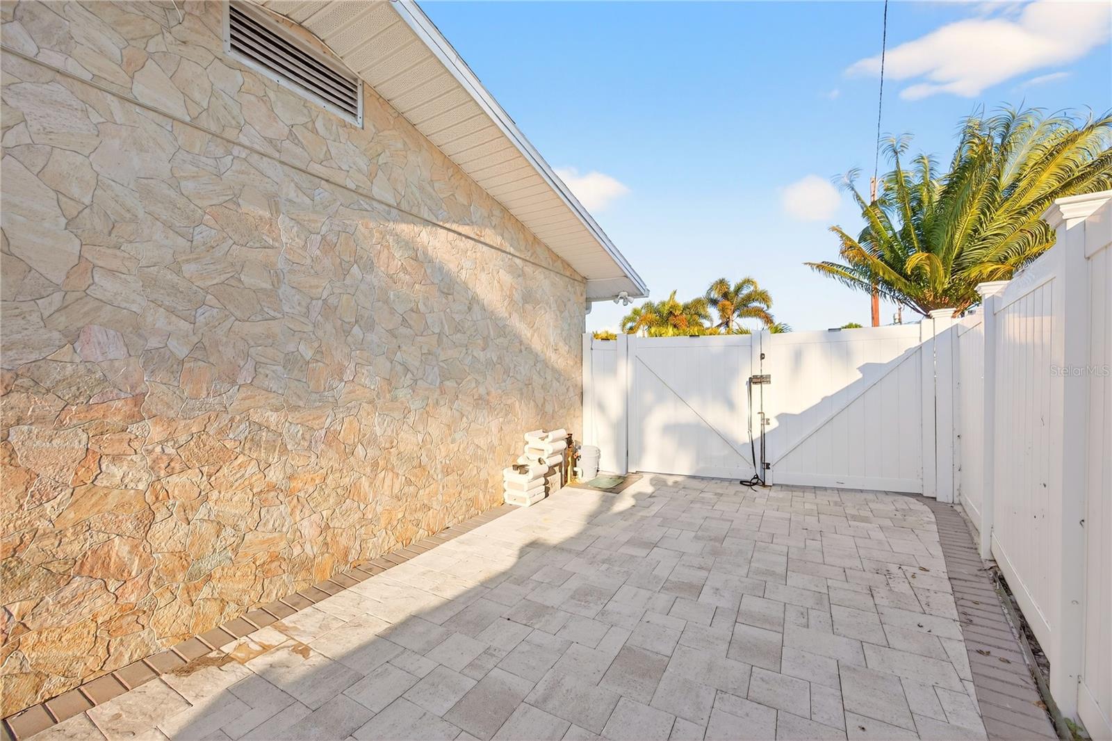 MAXIMO MOORINGS - Residential