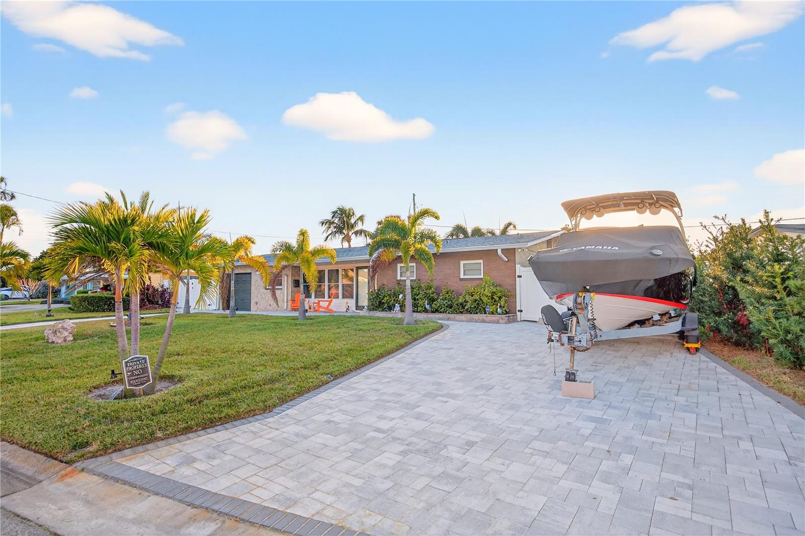 MAXIMO MOORINGS - Residential