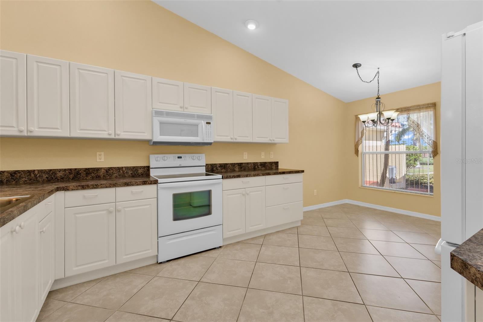 VILLAS BURNT STORE ISLES 01 - Residential