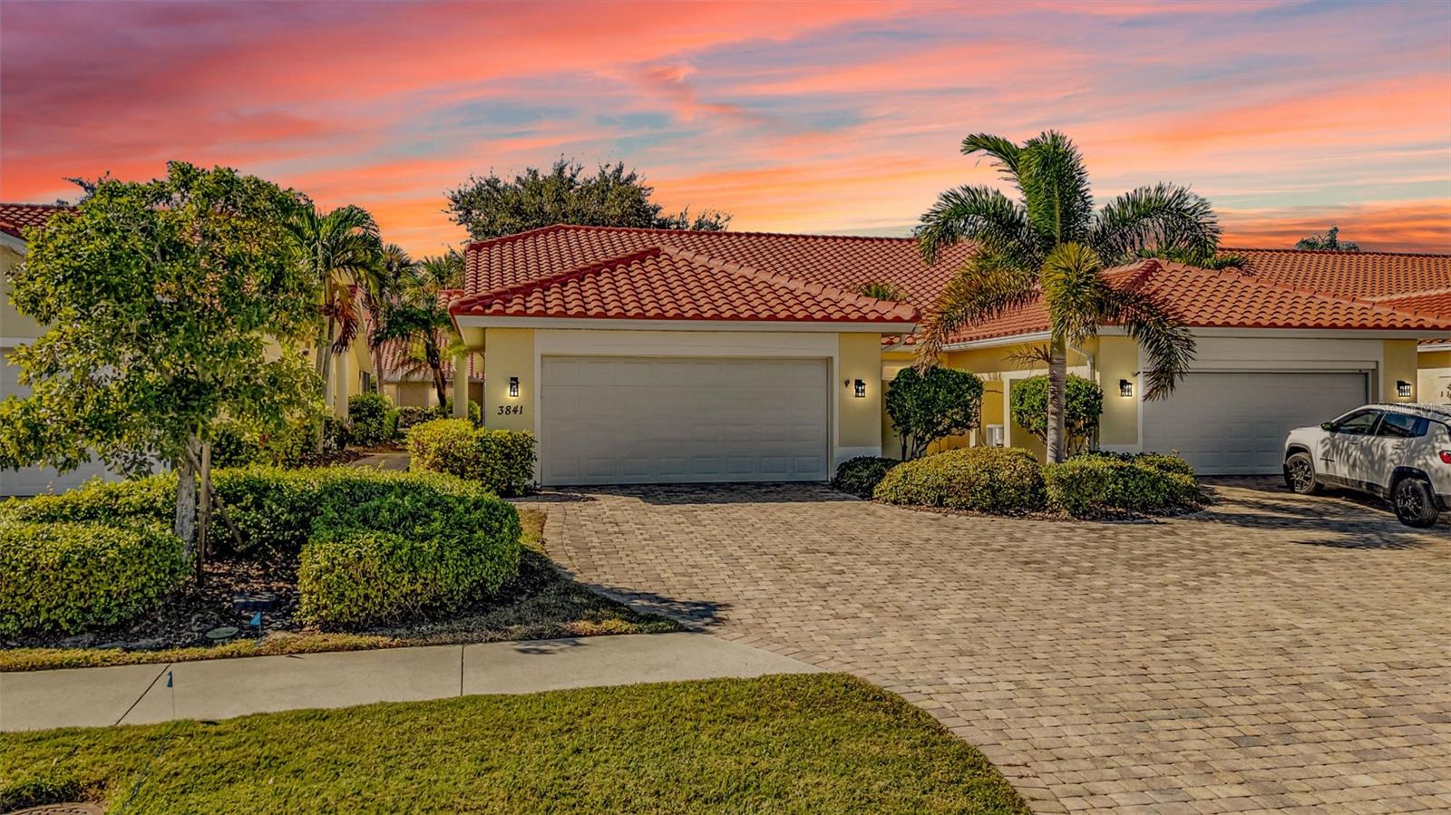 VILLAS BURNT STORE ISLES 01 - Residential