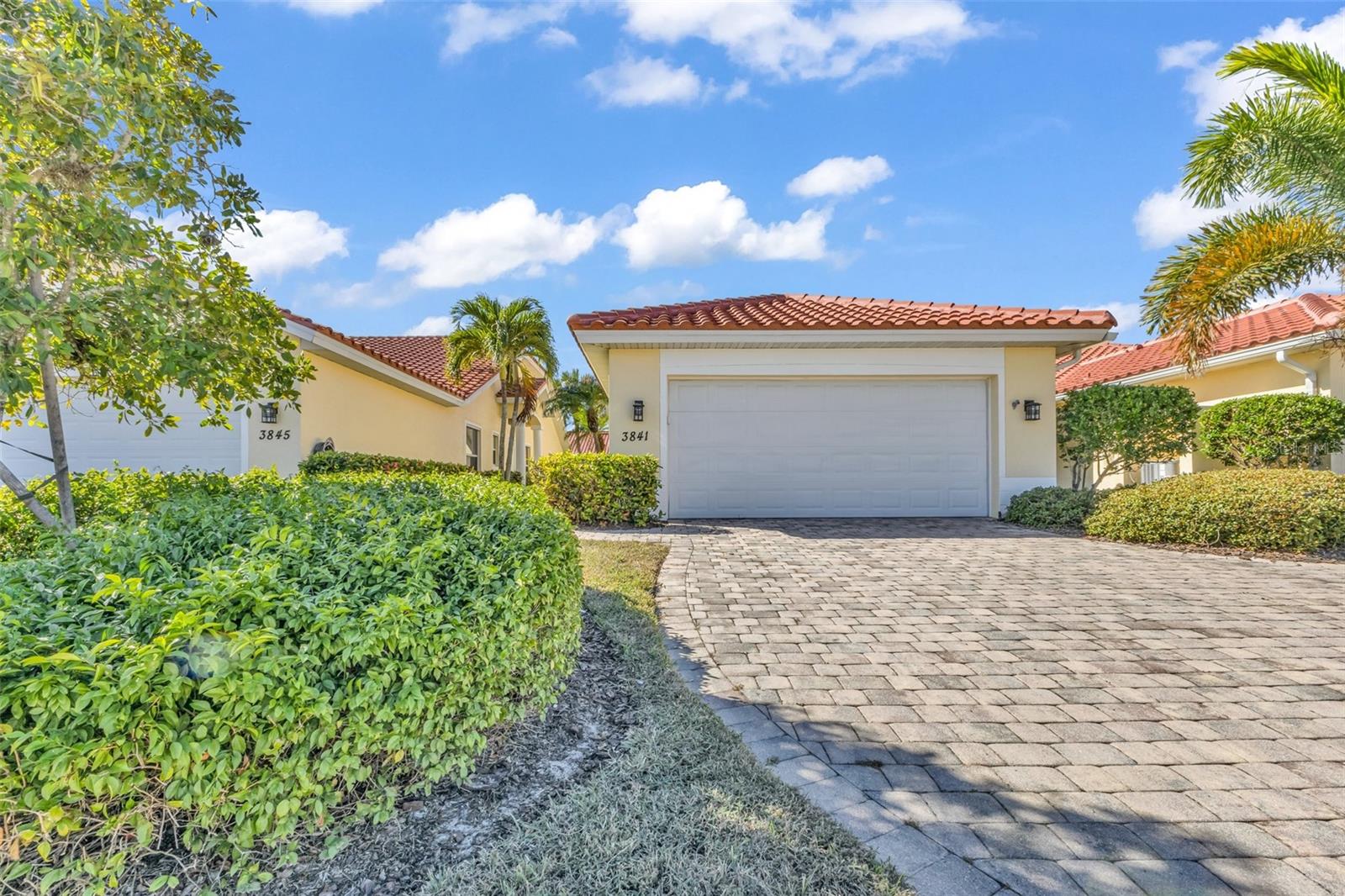 VILLAS BURNT STORE ISLES 01 - Residential