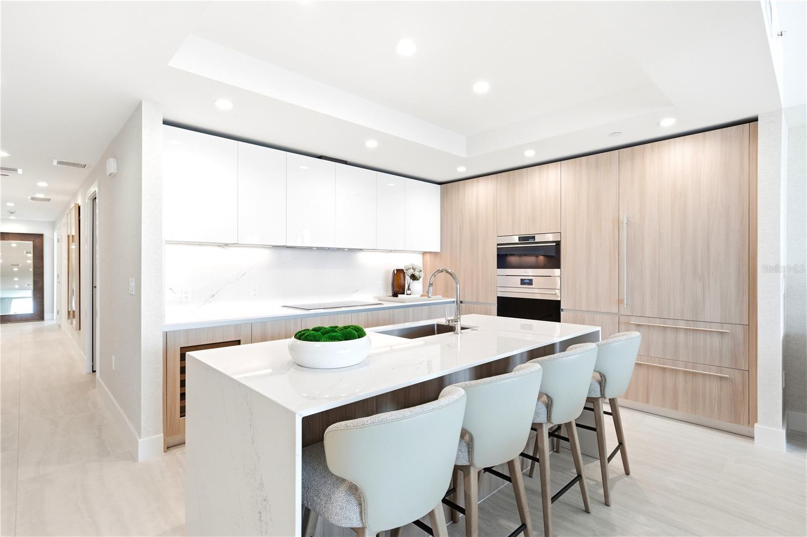 WESTSHORE YACHT CLUB, AQUA TOWER 1 - Residential