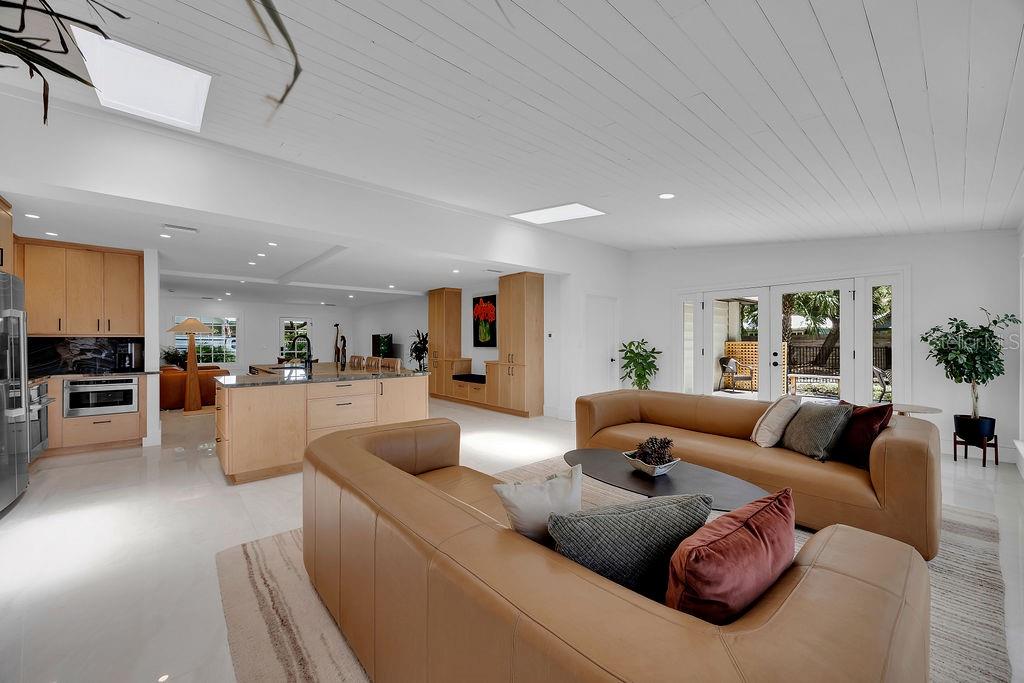 LAKE SIENNA - Residential