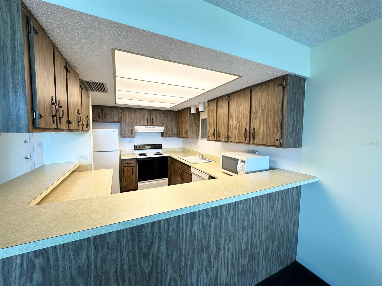 TREASURE ISLAND TENNIS & YACHT CLUB - Residential Lease