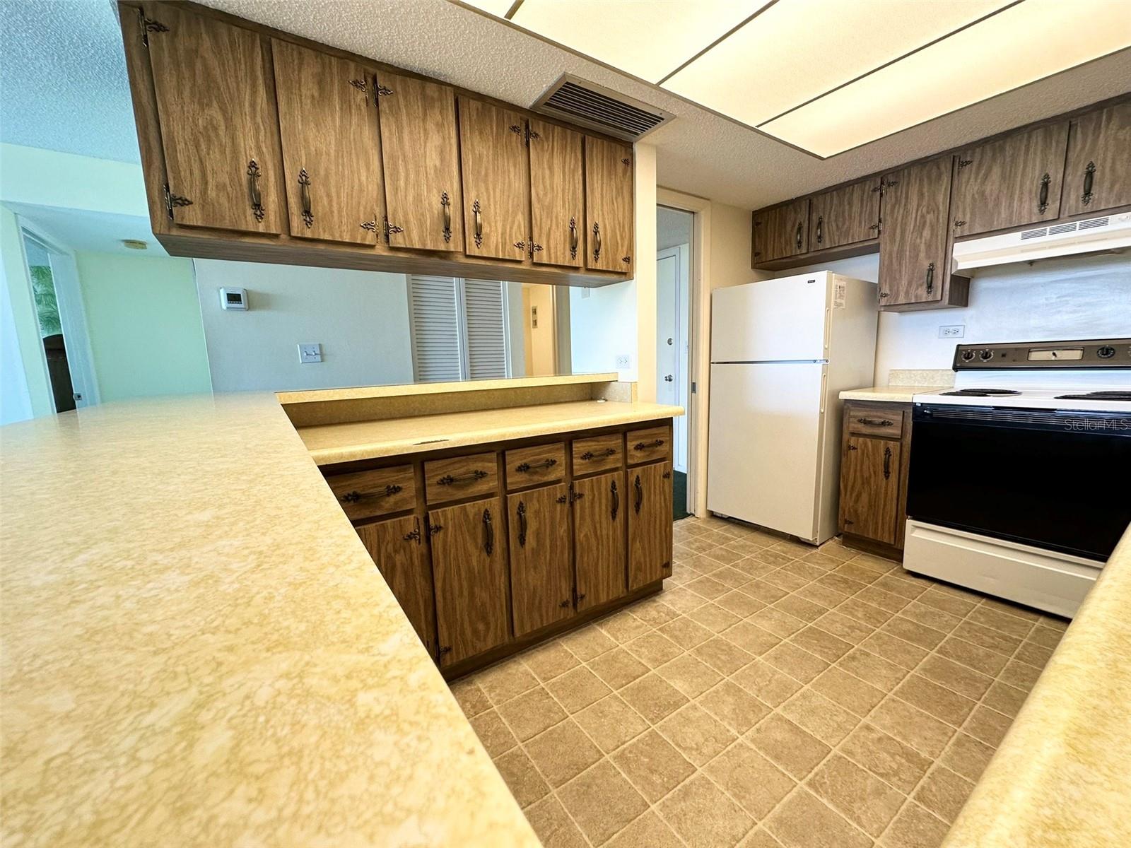 TREASURE ISLAND TENNIS & YACHT CLUB - Residential Lease