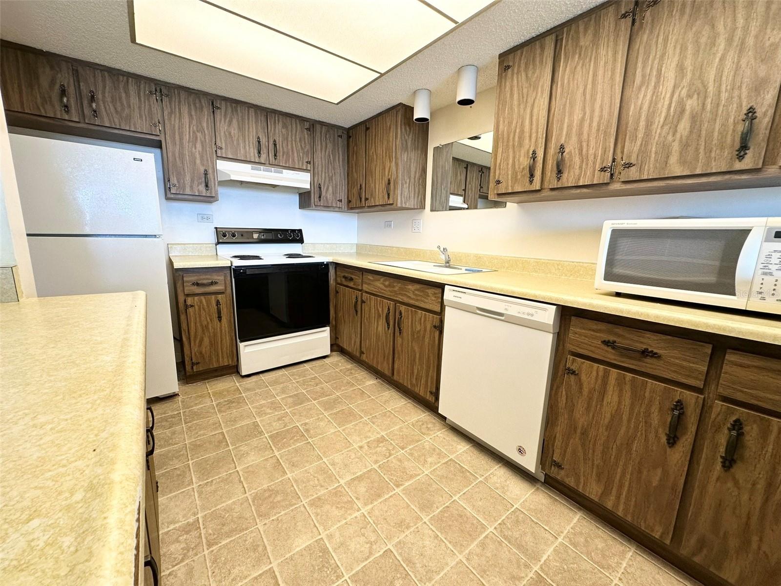 TREASURE ISLAND TENNIS & YACHT CLUB - Residential Lease