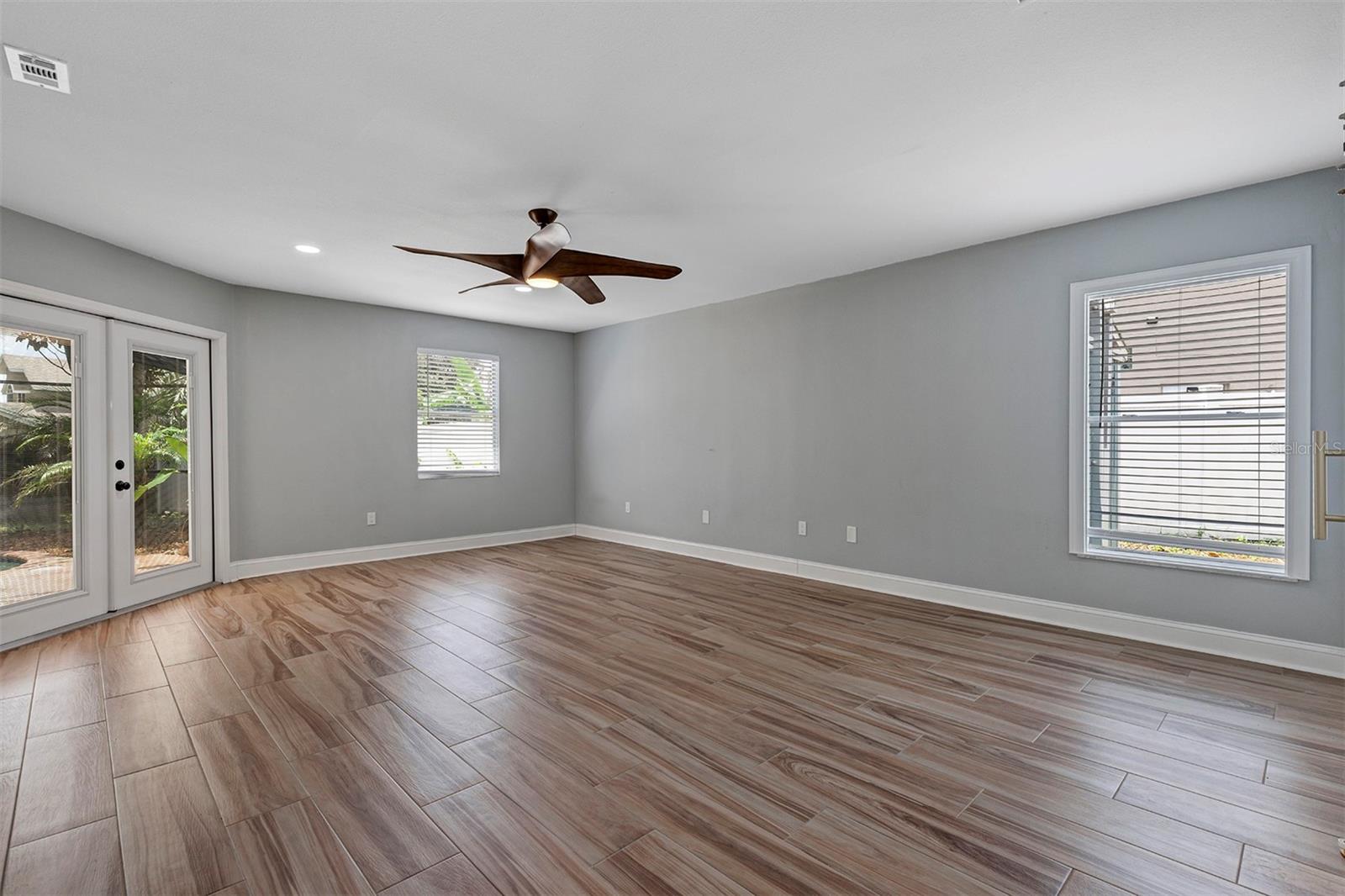 BENTLEY WOODS - Residential