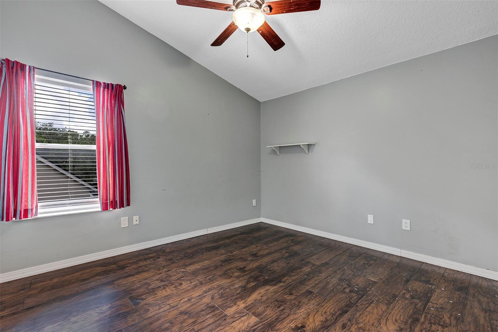 BENTLEY WOODS - Residential