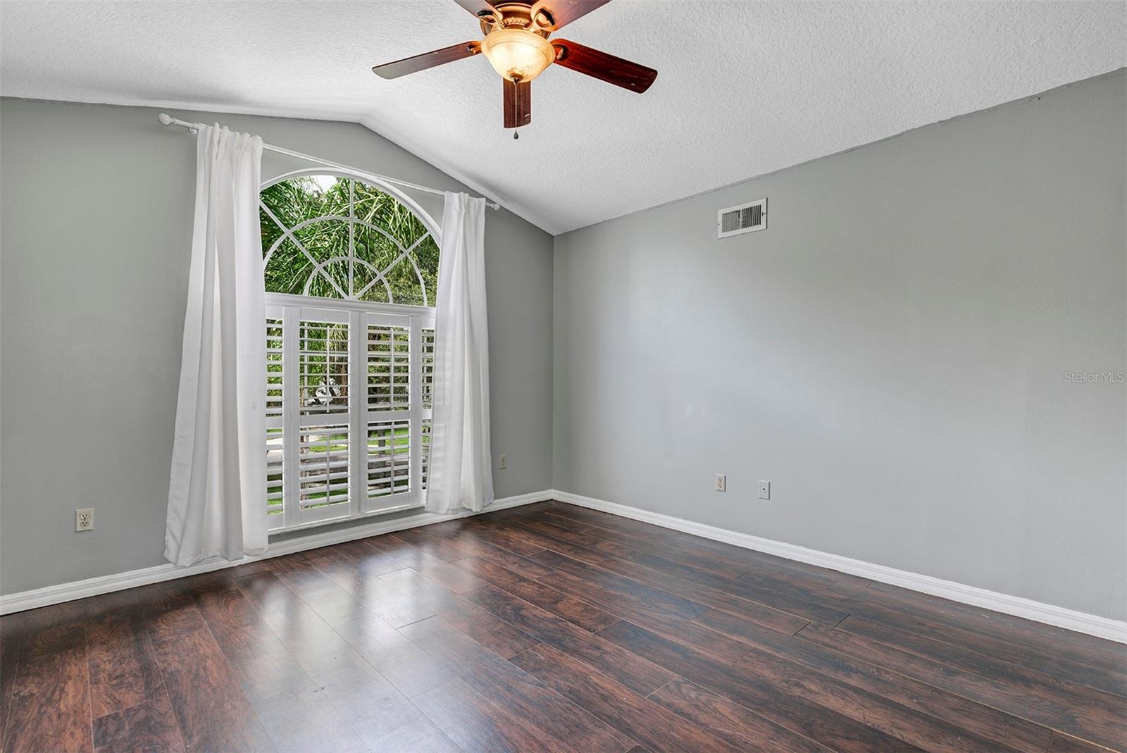 BENTLEY WOODS - Residential